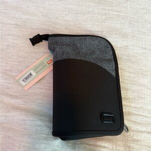 NEW Lug Canoe Cosmetic Brush Holder in heather gray and black.